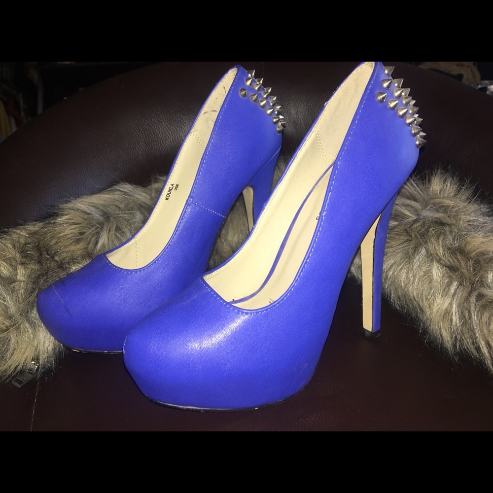 Shoe dazzle heel size 6